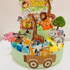 Pastel con animales personalizado